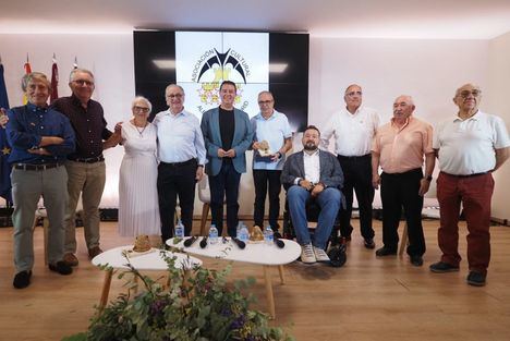 Los Miguelitos de La Roda, reconocidos con el Premio Altozano 2025 de la Asociación Cultural Albacete en Madrid