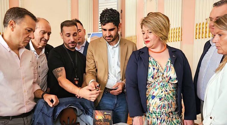 José González subraya el papel de Ibercut, donde “cada pieza cuenta una historia que habla al mundo de Albacete”