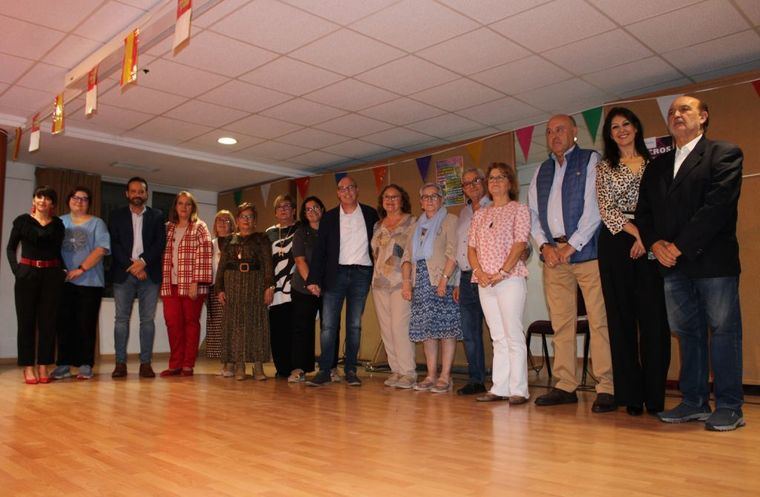 Se inician las fiestas del Barrio del Pilar con actuaciones y el pregón de Enrique Galdanez