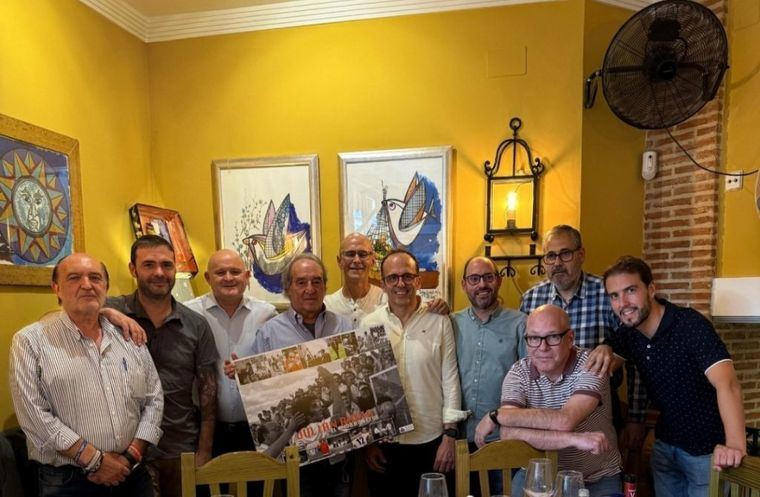 Julián Rubio, leyenda del Albacete Balompié, comparte anécdotas con los periodistas deportivos en un encuentro exclusivo