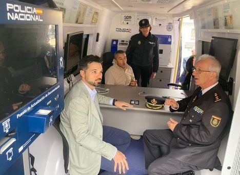 Presentación de Vehículos VIDOC en Tarazona de la Mancha, para facilitar la renovación de DNI y pasaportes en municipios de la provincia