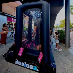 ILUSIONA llega a Albacete con su divertida cabina de aire llena de premios