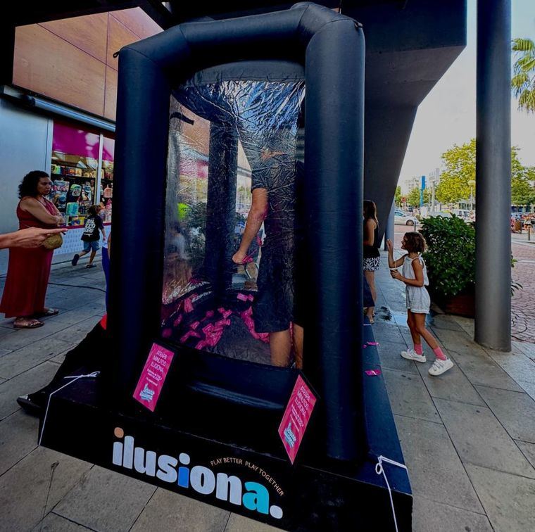 ILUSIONA llega a Albacete con su divertida cabina de aire llena de premios