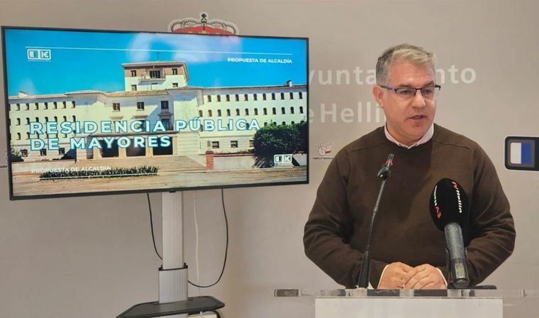 El alcalde de Hellín propone a Junta transformar el antiguo seminario en una nueva residencia pública de mayores