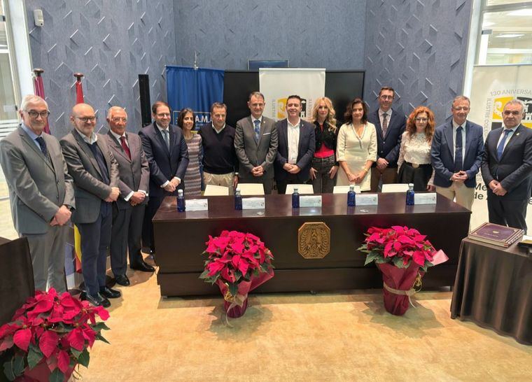 Cabañero subraya la importancia “de cuidar al cuidador” durante la toma de posesión de la nueva Junta Directiva del Ilustre Colegio Oficial de Médicos de Albacete