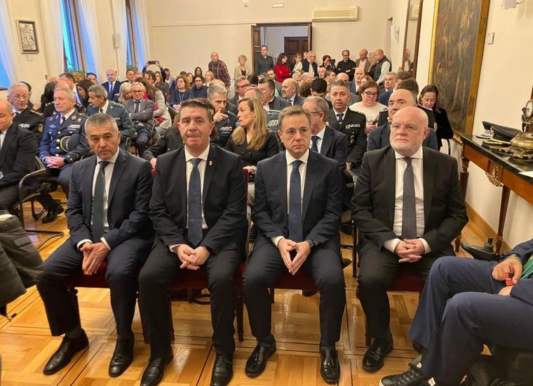 Ruiz Santos participa en el acto institucional por el 47º aniversario de la aprobación de la Carta Magna