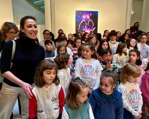 Rosa González de la Aleja felicita a los niños y niñas del Taller Coral de la Universidad Popular, que “nos han traído con sus voces sabor navideño y familiar”