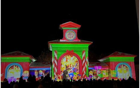 El videomapping navideño en la Puerta de Hierros de Albacete se estrena con 5.000 espectadores