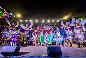 La Asociación ‘El Pincho de la Feria’ se lleva el primer premio del Carnaval con su disfraz Los guardianes del tiempo