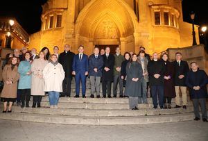 El alcalde sostiene que la nueva iluminación ornamental exterior de la Catedral ensalza la belleza de este monumento histórico