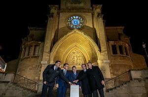 La iluminación de la Catedral de Albacete simboliza un avance hacia el orgullo y dinamismo local, afirma García-Page