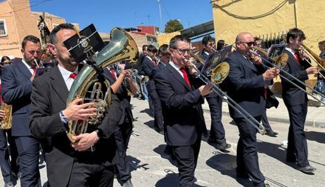 Santi Cabañero revive en Hellín la emoción de un Viernes Santo marcado por la fuerza intergeneracional de las tradiciones y la música