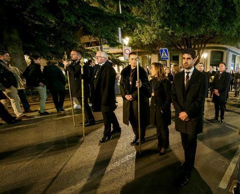 José González participa en la solemne Procesión del Santo Entierro de Albacete, reflejo de una Semana Santa abierta y en constante crecimiento