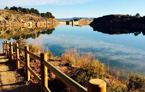 Buscan a un joven de 23 años en el pantano de Almansa desaparecido tras pedir ayuda en el agua