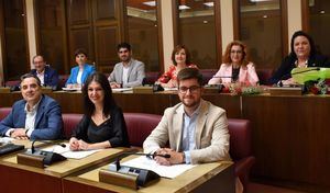 El PSOE acusa al alcalde de Albacete de romper el consenso en torno a la defensa de la cuchillería y abandona el Pleno en protesta por su sectarismo político