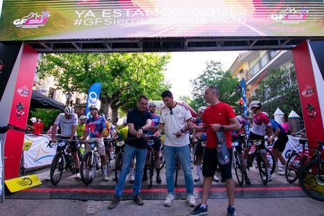 Fran Rus y Mónica Belda brillan entre los 2200 participantes de la Gran Fondo Sierra de Albacete