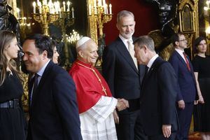 García-Page resalta la importancia del Papa en la recepción oficial en el Palacio Real de Madrid