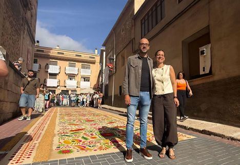 La Diputación de Albacete respalda en Elche de la Sierra una nueva edición de las Alfombras de Serrín, referente cultural y turístico de la provincia