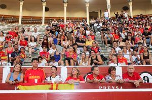 Más de 8.000 albaceteños se reúnen en la Plaza de Toros para apoyar a España en el Mundial