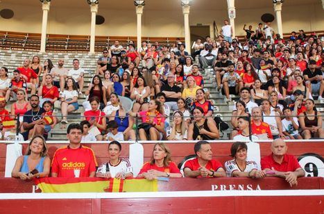 Más de 8.000 albaceteños se reúnen en la Plaza de Toros para apoyar a España en el Mundial