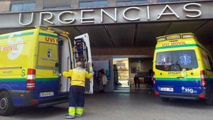 Un joven sufre heridas graves en Albacete: la carga del camión cayó durante la descarga en la calle Concepción