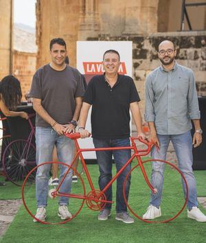 Música, ambiente y afición en la Sierra para convertir el paso de La Vuelta en una gran fiesta provincial