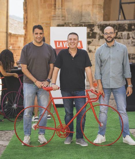 Música, ambiente y afición en la Sierra para convertir el paso de La Vuelta en una gran fiesta provincial