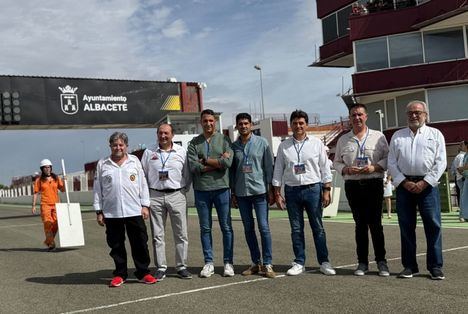 Cabañero, Sancha y González celebran con 4.000 personas el regreso de la gran competición al Circuito de Velocidad