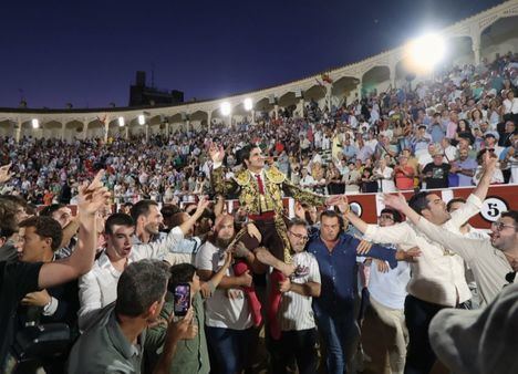 Morante abre la Puerta Grande y deja una faena para el recuerdo en Albacete