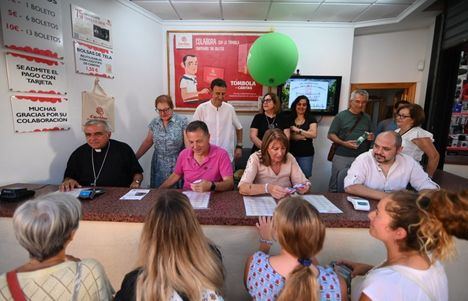 El alcalde de Albacete destaca la importancia de la Tómbola de Cáritas en la Feria y su impacto social