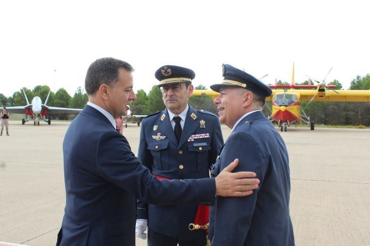 El alcalde felicita al nuevo coronel jefe de Maestranza y le ofrece la colaboración del Ayuntamiento