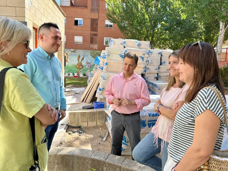 El alcalde visita las obras en la Escuela Infantil San Pablo, que reducirán el consumo de energía y mejorarán el confort de los usuarios