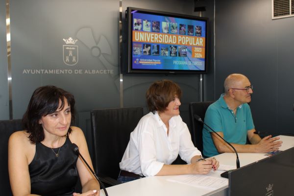 Más de 200 cursos largos de enseñanza no reglada van a impartirse en la Universidad Popular, “un orgullo y una de las joyas de la corona del Ayuntamiento”