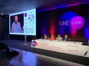 El Ayuntamiento da la bienvenida a los participantes en las Jornadas regionales de Medicina Estética