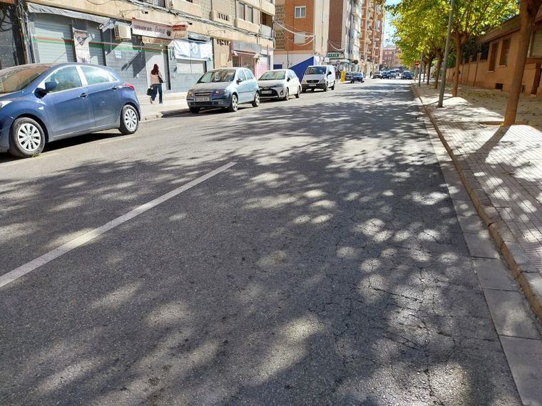 Las obras de mejora en la calle García Reyes incluyen la actuación previa en redes de saneamiento y abastecimiento, que se iniciarán de inmediato