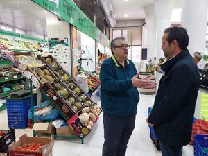 El Ayuntamiento instala una nueva cámara frigorífica para frutas y verduras en el Mercado de Carretas
