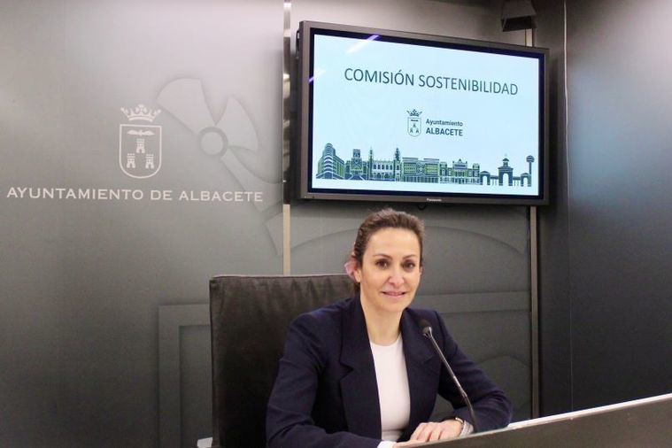 El Ayuntamiento refuerza y amplía las actuaciones y tratamientos para prevenir plagas de mosquitos, limpiando el Canal de María Cristina