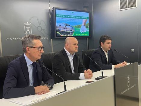 El Ayuntamiento apoya el Campeonato Regional de Golf Adaptado y la iniciativa “Golf en el centro”, abierta a todos en el Altozano