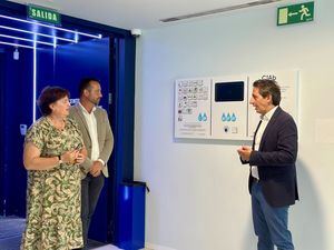 Calero muestra el Centro de Interpretación del Agua a las responsables de la política hídrica de la Junta, y destaca “nuestra apuesta por el ciclo integral y la calidad del agua”