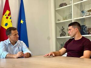 El alcalde subraya que el influencer albaceteño Sergio Peinado “contribuye a reforzar la Marca Albacete como un referente en el mundo del deporte”