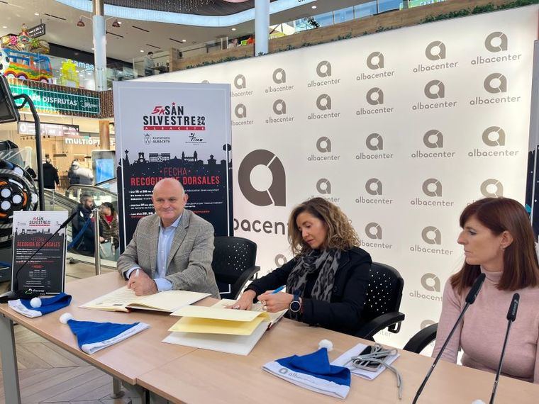 Villaescusa firma con Albacenter un convenio para la 5K San Silvestre, “una carrera consolidada y muy especial por su componente festivo y de ocio”