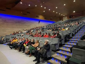 Pascual Molina asiste a la entrega de premios del concurso de carteles de Sang Valentín para mostrar el apoyo a esta iniciativa solidaria de fomento de las donaciones