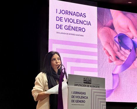 De la Calzada pone en valor el papel de la enfermería y la fisioterapia como “agentes de cambio contra la violencia de género”
