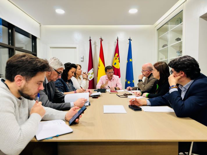 Manuel Serrano presenta los Presupuestos al Consejo Social, “un interlocutor privilegiado para hacernos llegar las necesidades e inquietudes de la ciudadanía”