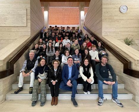 Molina recibe a un grupo de estudiantes daneses y destaca que “los intercambios culturales promocionan la ciudad y fomentan la apertura de miras de nuestro alumnado”
