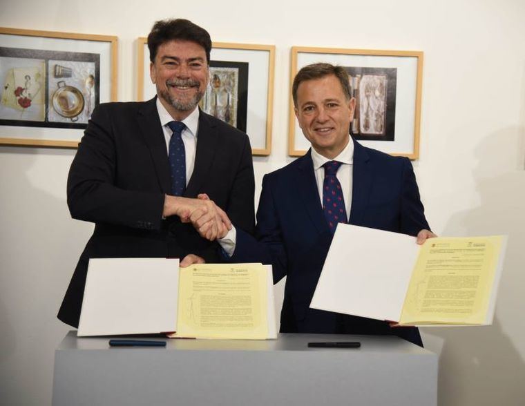 Manuel Serrano sostiene que el aumento de viajeros y pernoctaciones consolida el lugar privilegiado que la ciudad de Albacete ocupa dentro del mapa turístico nacional e internacional