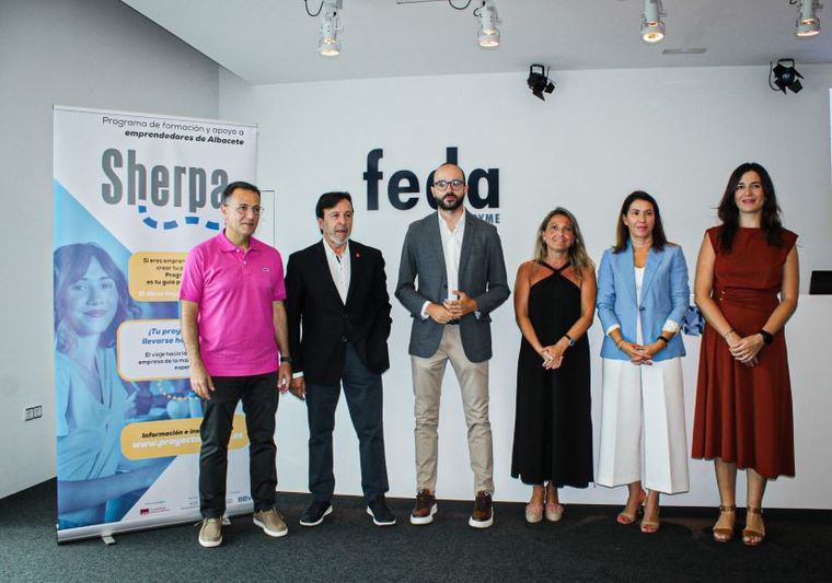 Manuel Serrano muestra el apoyo decidido del Ayuntamiento al programa Sherpa “para que los jóvenes empresarios puedan crear empleo y oportunidades para todos”