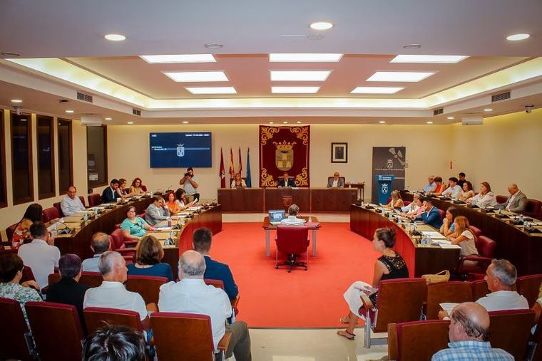 El Ayuntamiento concede por unanimidad la Medalla de Oro de la ciudad a la organización empresarial Feda, por su contribución al progreso de Albacete