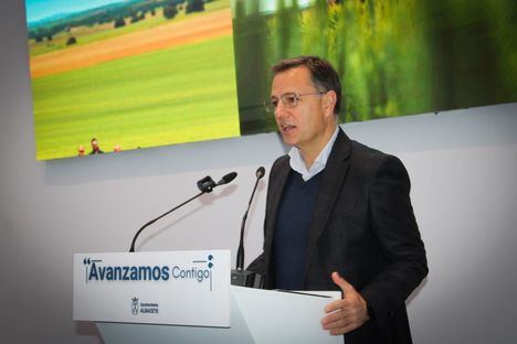 Manuel Serrano, en la exposición sobre los 40 años en la Unión Europea: “Los fondos europeos nos han permitido transformar urbanísticamente la ciudad y mejorar la calidad de vida”