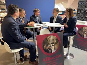 Manuel Serrano se reúne en Fitur con el presidente nacional de los hosteleros, y defiende la importancia del sector de ocio y restauración para el turismo en Albacete